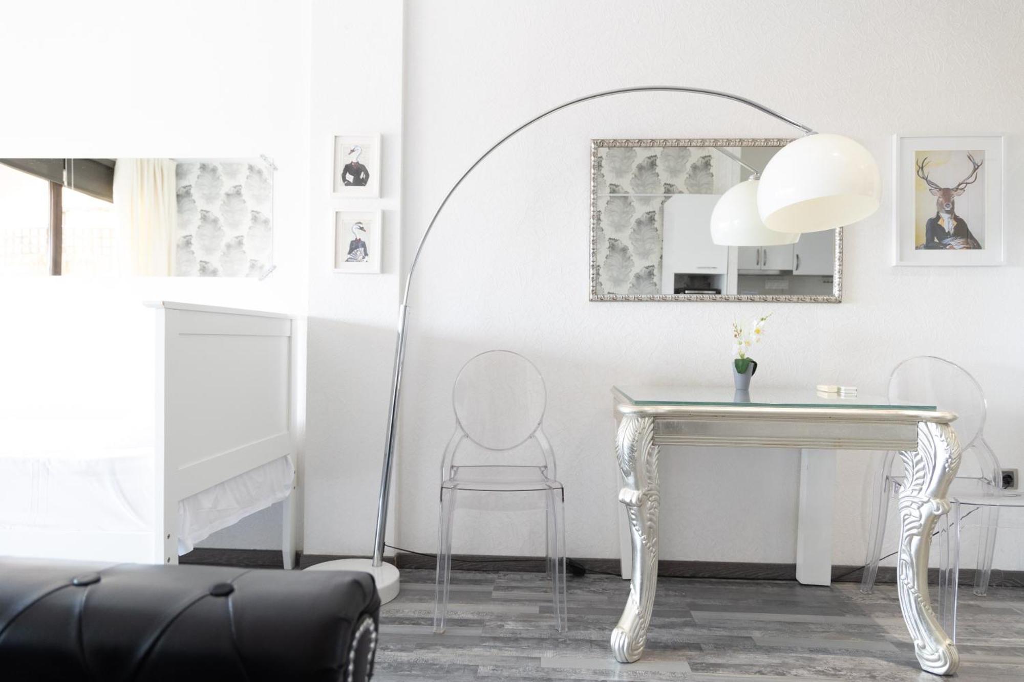 Center Iii By Casa D'oro
